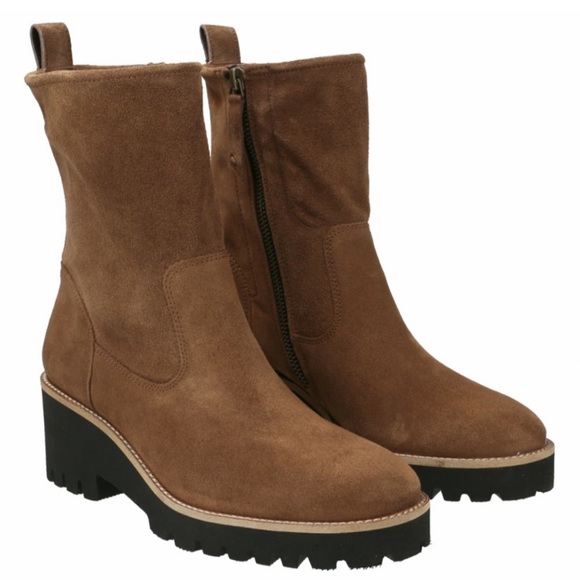 Boots US 9. 5 Brown Nubuck Leather Never Worn, in Box